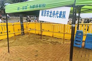 巴雷拉本场数据：4脚关键传球，贡献1拦截4抢断，评分7.9全场最高